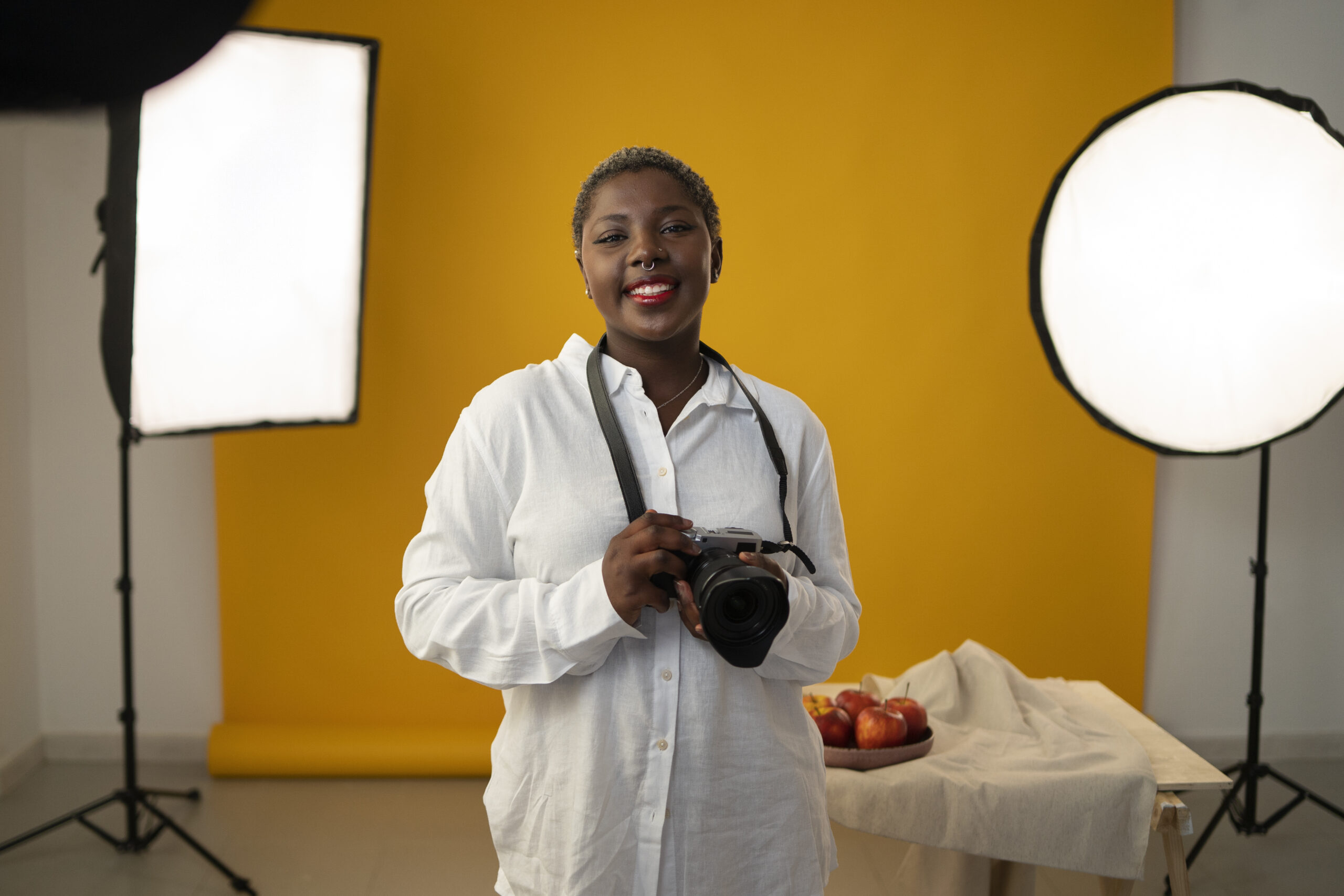 medium-shot-photographer-taking-fruit-photos-scaled (1) medium-shot-photographer-taking-fruit-photos-scaled (1)